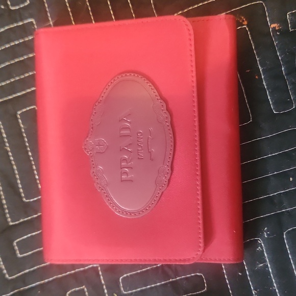 Prada wallet - Picture 1 of 7